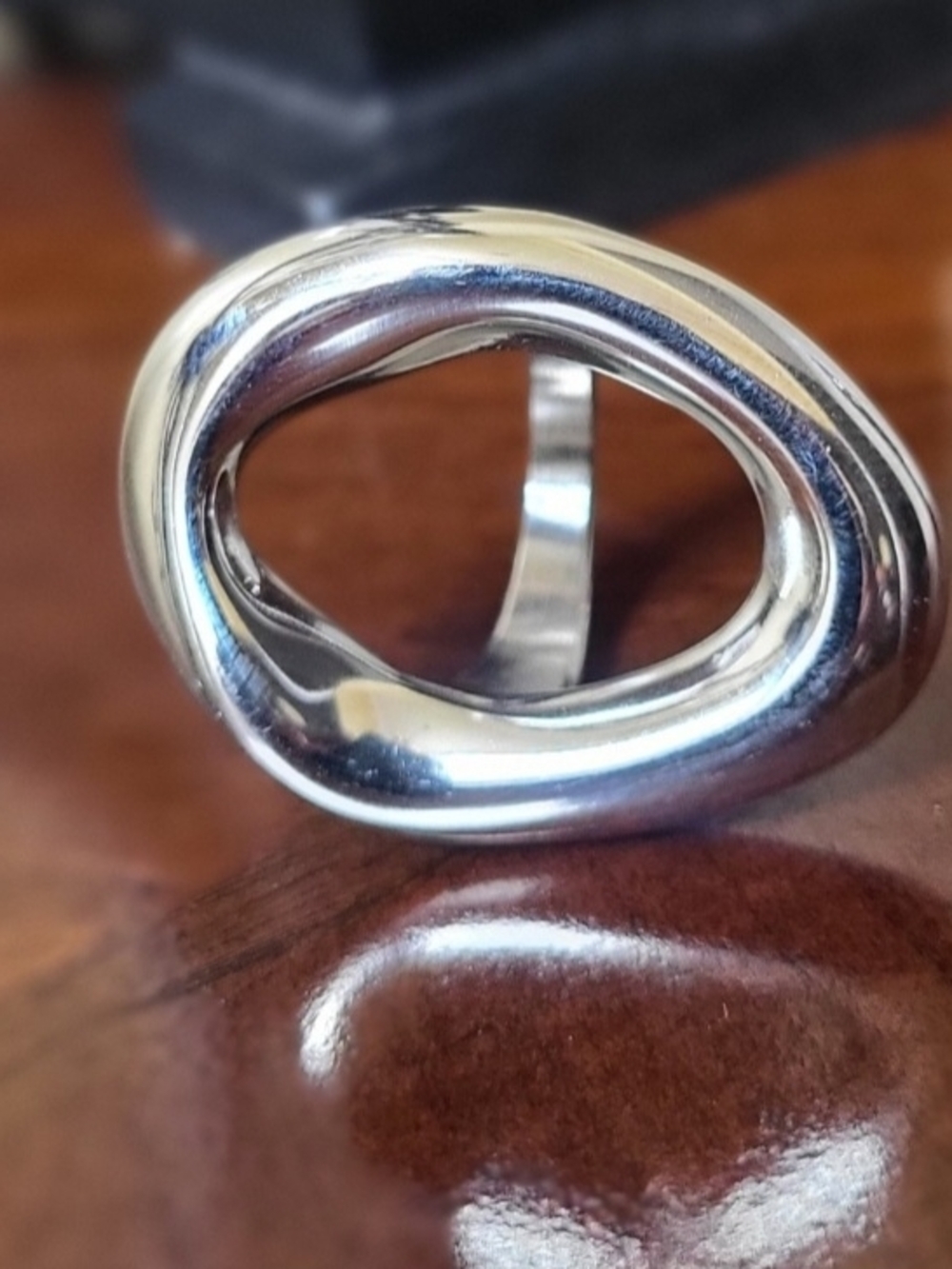 Polished Silver-Tone Modern Open Circle Ring - Brand Unspecified - Picture 2 of 3